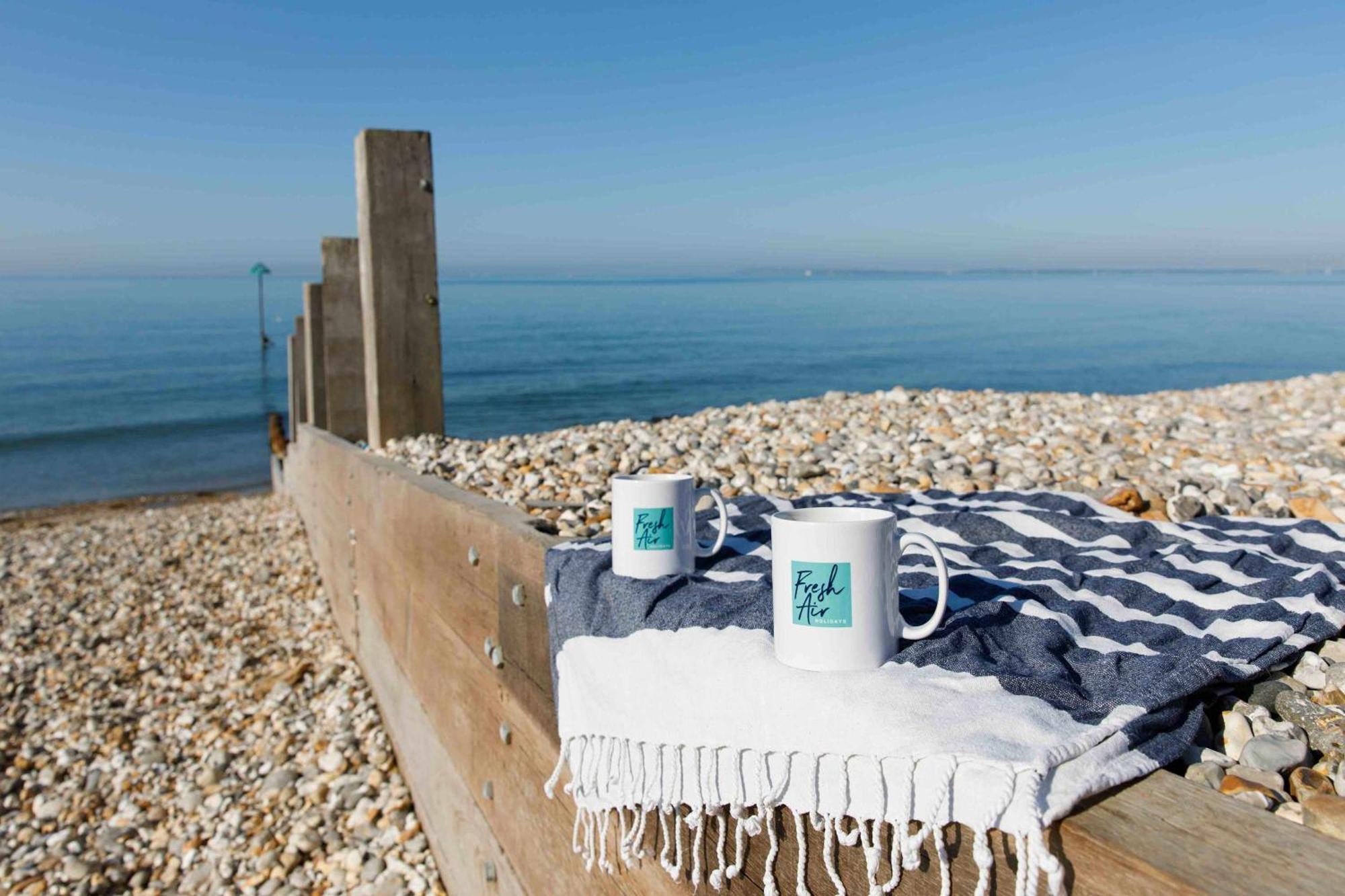 Absolute Beachfront with Decked Garden Oasis&Views Bognor Regis Exterior foto