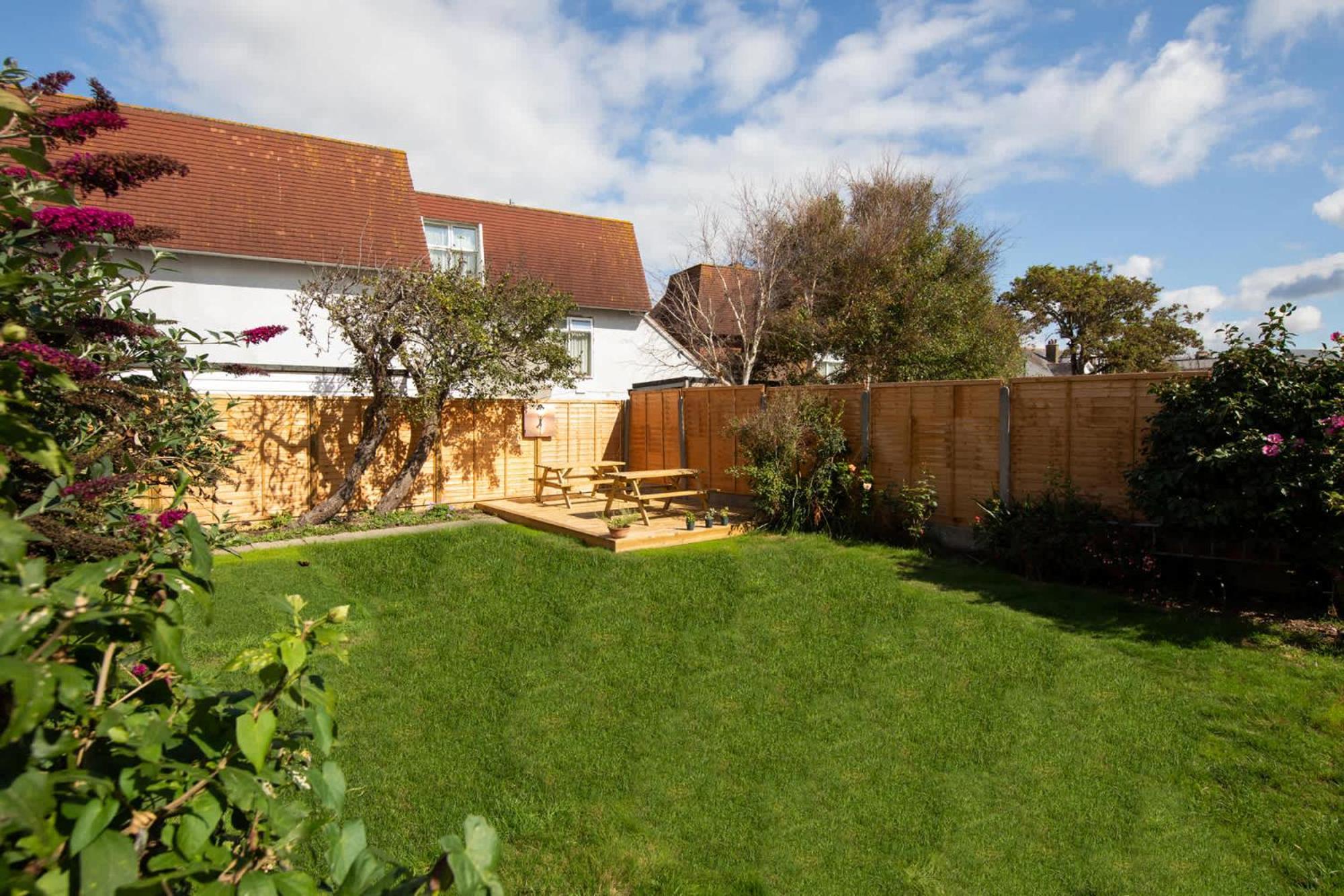 Absolute Beachfront with Decked Garden Oasis&Views Bognor Regis Exterior foto