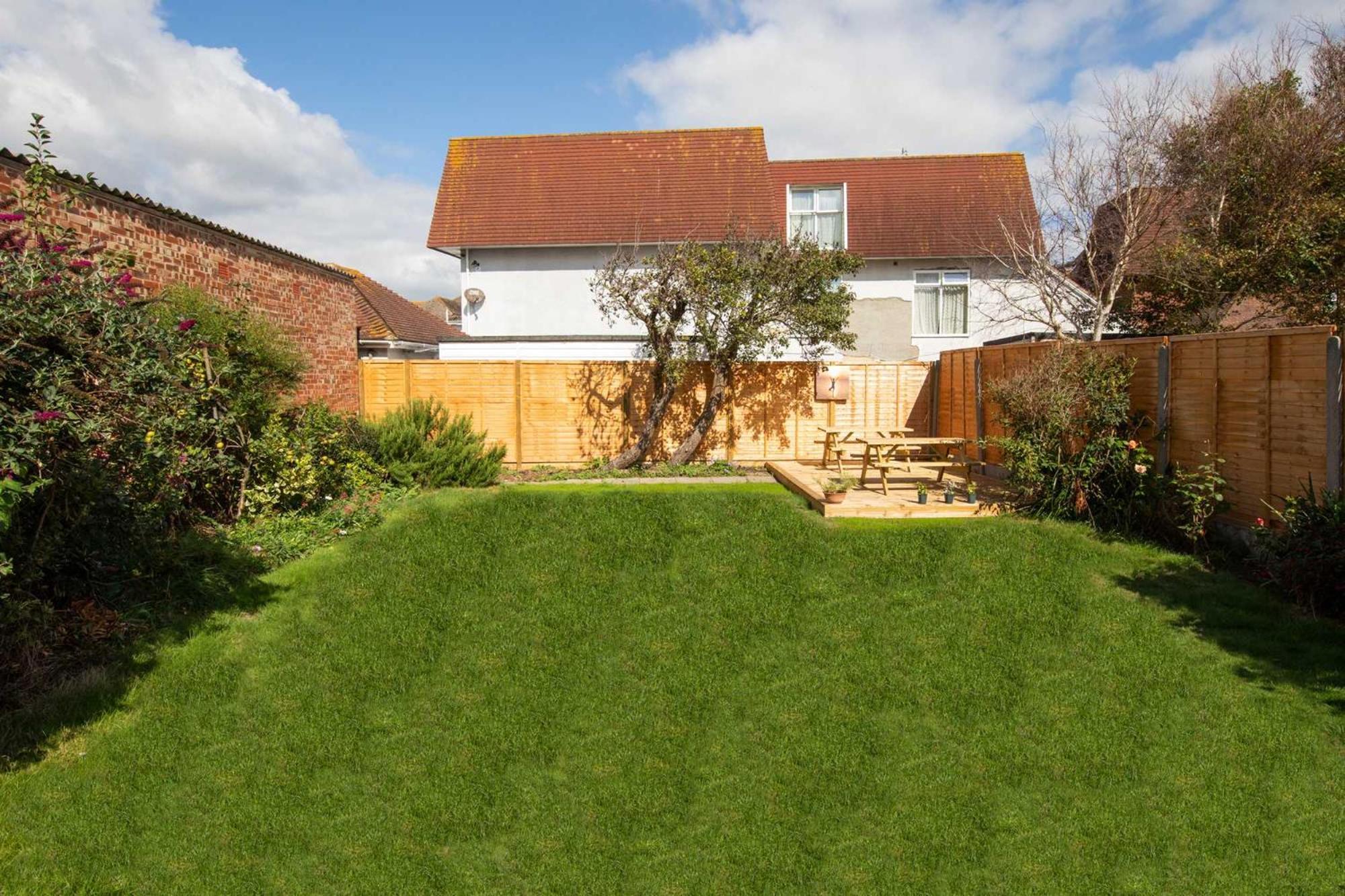 Absolute Beachfront with Decked Garden Oasis&Views Bognor Regis Exterior foto