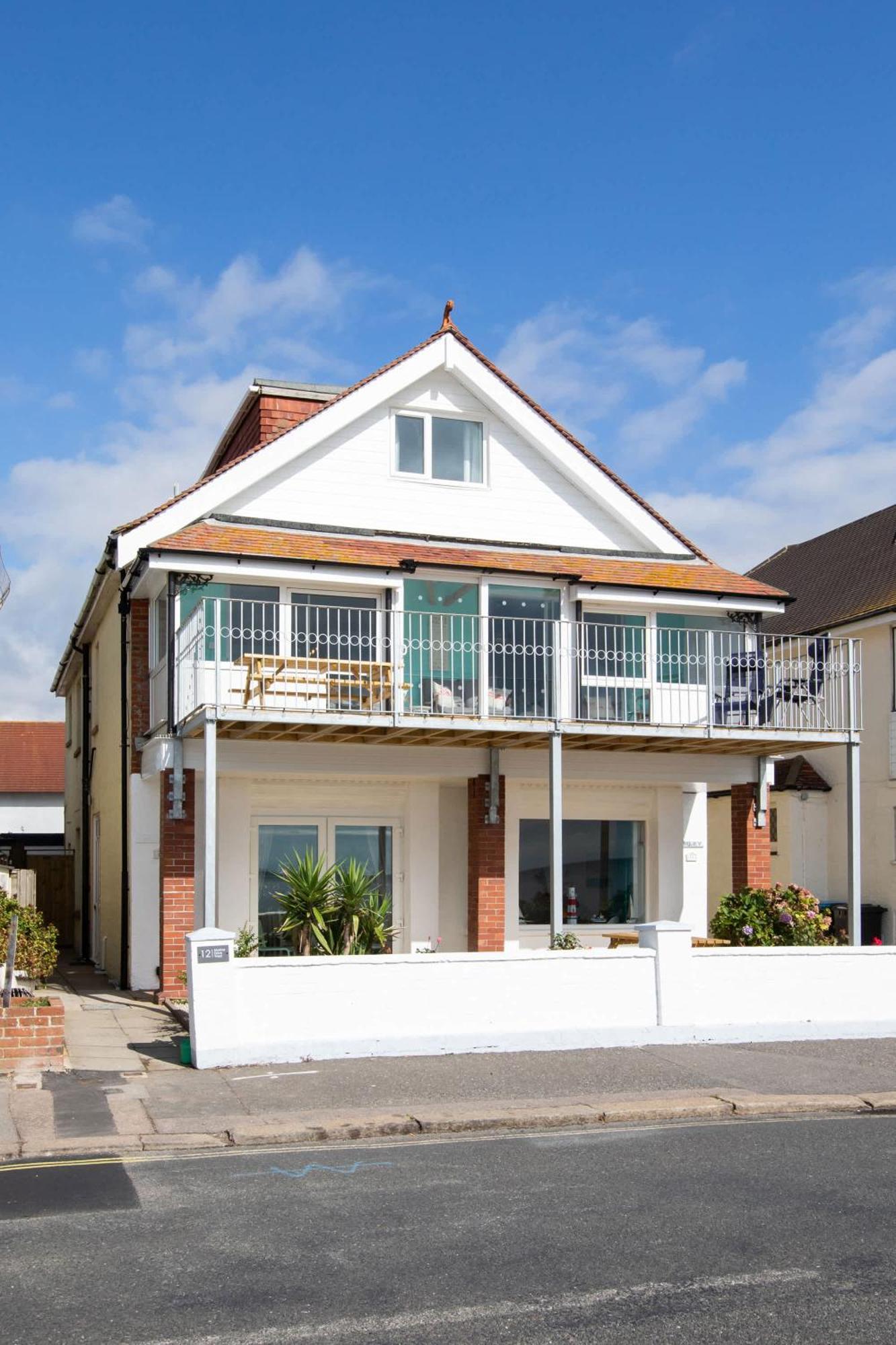 Absolute Beachfront with Decked Garden Oasis&Views Bognor Regis Exterior foto